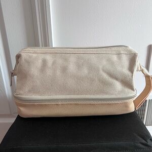 Beis The Dopp Kit in beige